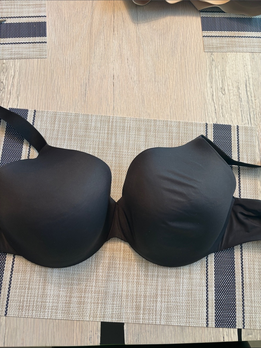 SKIMS Black Contour T-Shirt Bra NWOT